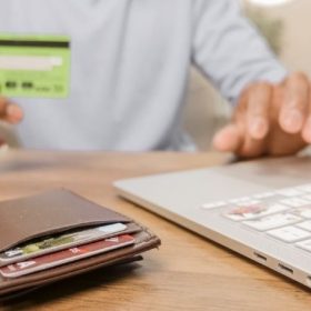 التجارة الإلكترونية